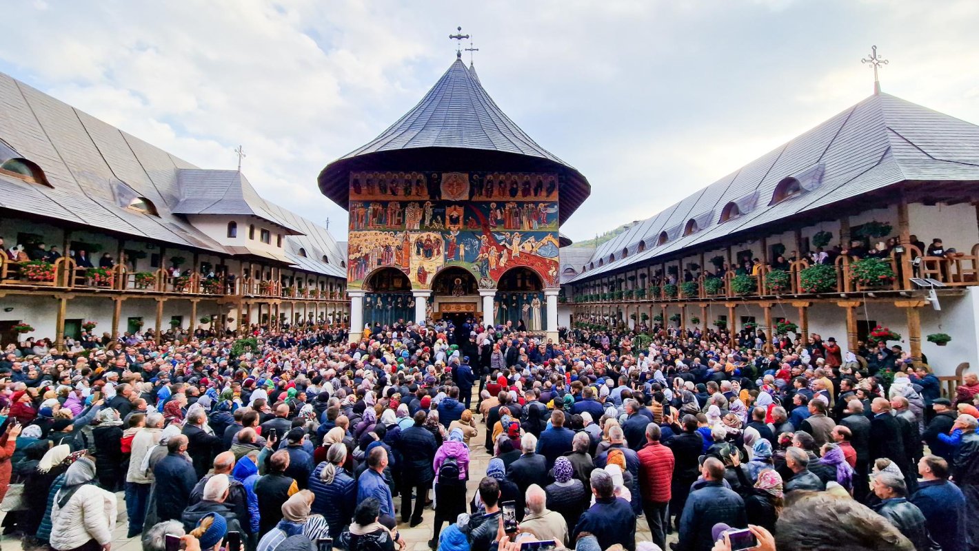 Mănăstirea Sihăstria Râșcăi înveșmântată în lumină și har 272666