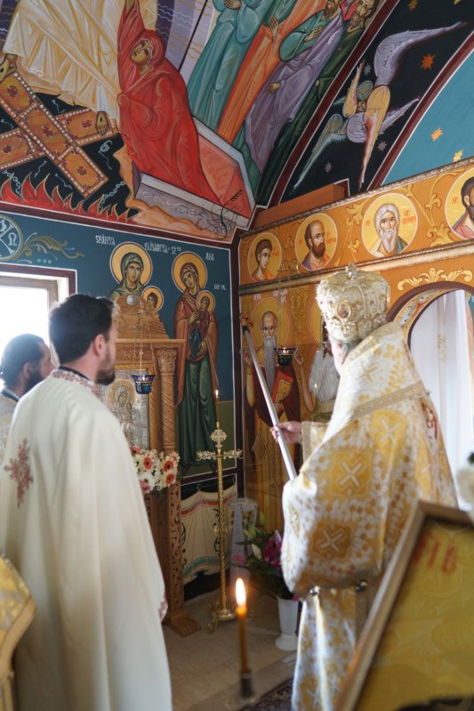 Popas de rugăciune și sfințire la schitul argeșean „Sfântul Ierarh Modest” 272640