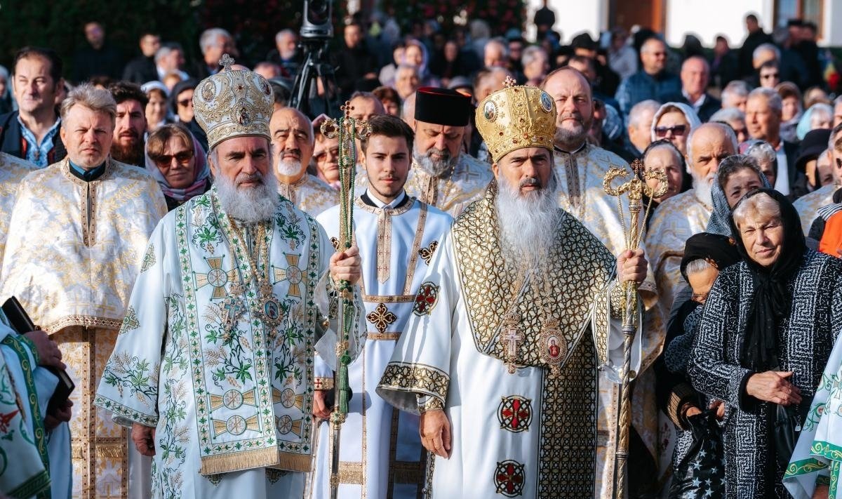 Slujire arhierească la hramul Catedralei Arhiepiscopale din Roman 272621