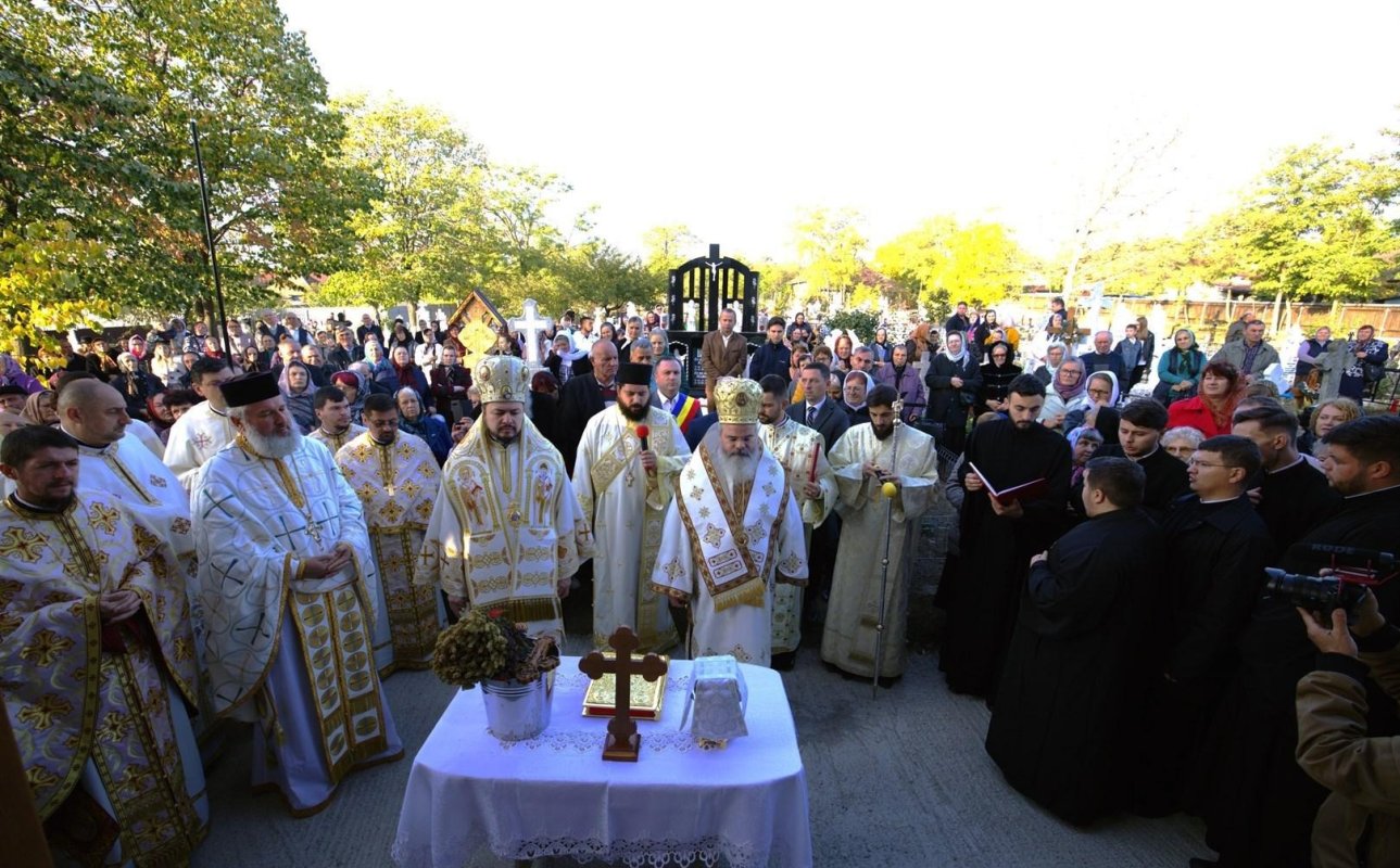 Doi ierarhi au sfințit biserica nouă a Parohiei Satu Nou, Protopopiatul Vaslui 272704