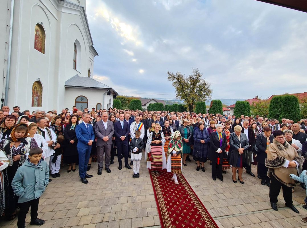 Resfinţirea bisericii şi binecuvântarea capelei mortuare din Tiha Bârgăului, Bistriţa-Năsăud 272707