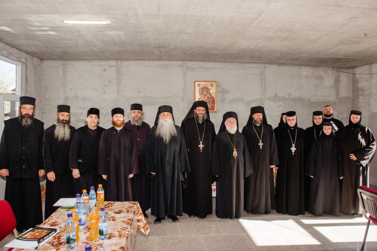 Slujire arhierească și sinaxă monahală în Eparhia Tulcii 272780