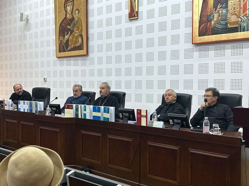 Noile manuale de Istorie bisericească universală au fost prezentate la Cluj-Napoca 272812