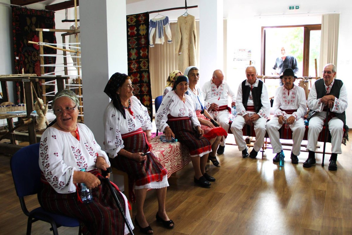 Povestea iei cusute cu trei fire de aur: credinţă, lumină şi speranţă 272749