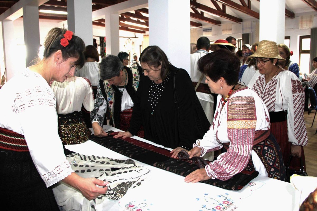 Povestea iei cusute cu trei fire de aur: credinţă, lumină şi speranţă 272756