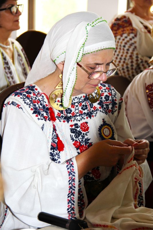 Povestea iei cusute cu trei fire de aur: credinţă, lumină şi speranţă 272759