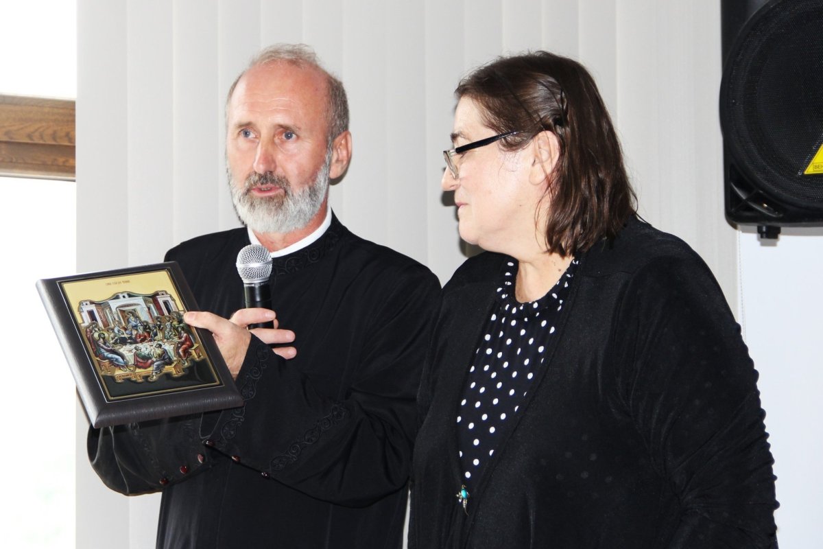 Povestea iei cusute cu trei fire de aur: credinţă, lumină şi speranţă 272762