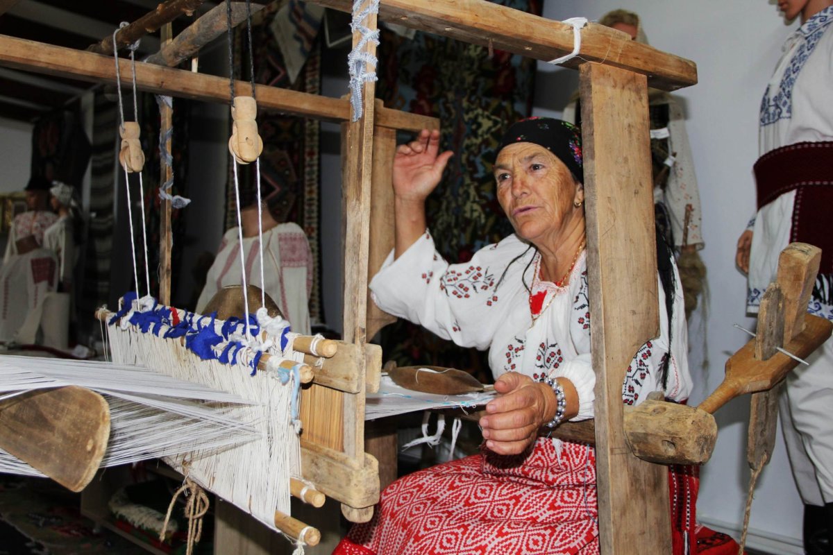 Povestea iei cusute cu trei fire de aur: credinţă, lumină şi speranţă 272764