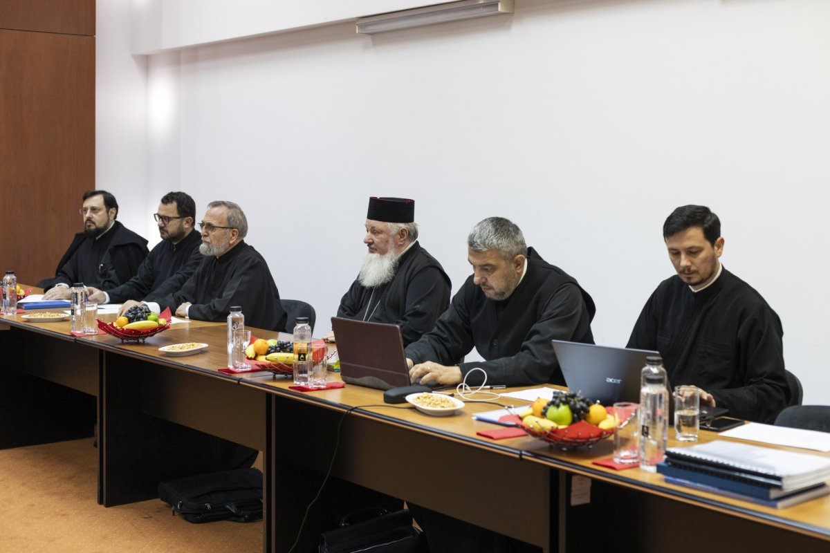 Colocviu pentru perfecționarea clericilor la București  272953