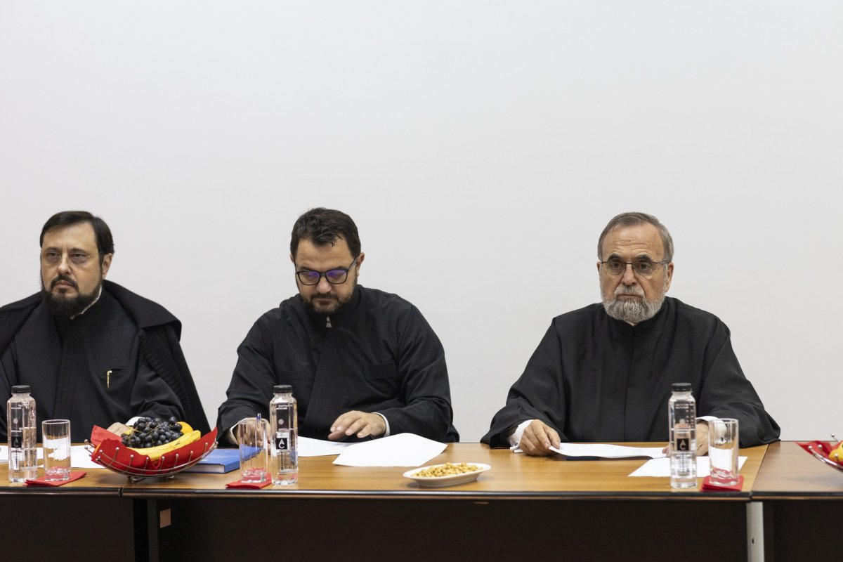 Colocviu pentru perfecționarea clericilor la București  272954