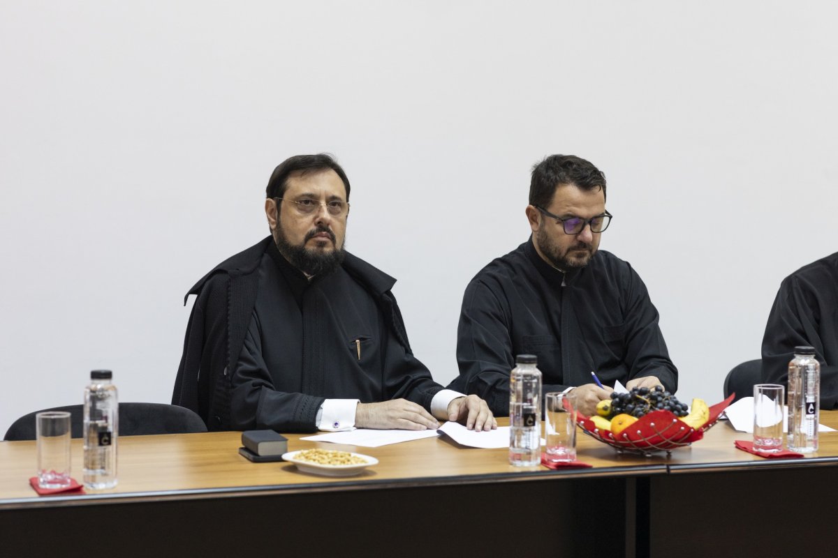 Colocviu pentru perfecționarea clericilor la București  272955