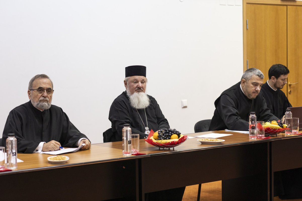 Colocviu pentru perfecționarea clericilor la București  272956