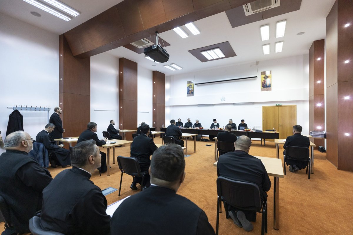 Colocviu pentru perfecționarea clericilor la București  272960