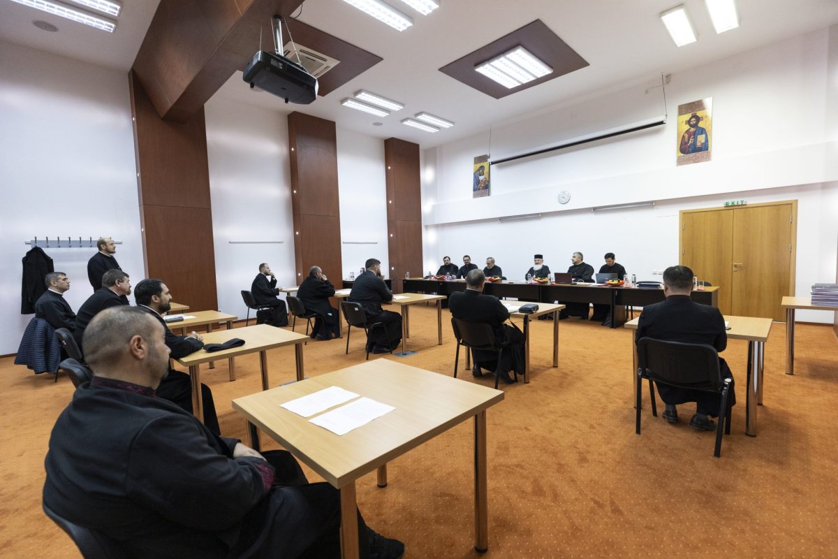 Colocviu pentru perfecționarea clericilor la București  272961
