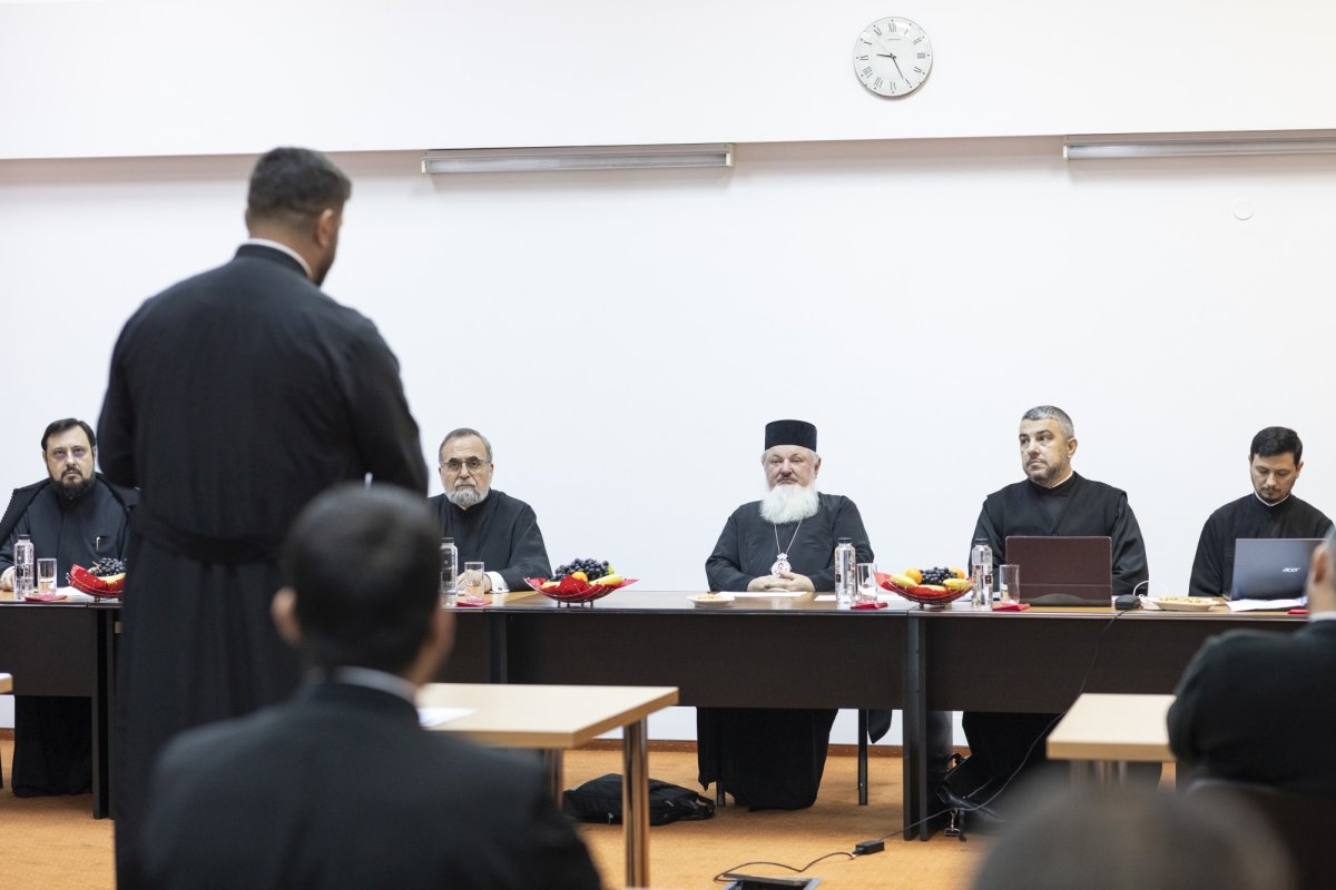 Colocviu pentru perfecționarea clericilor la București  272963