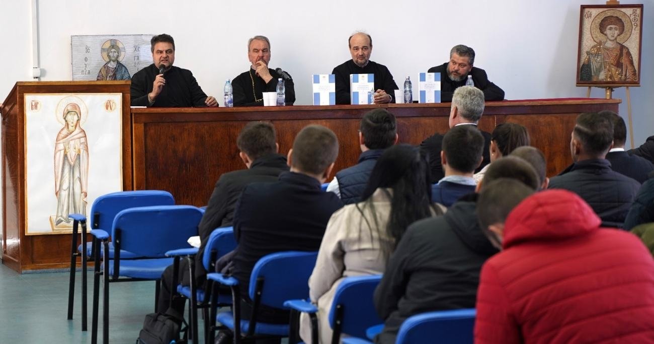 Noul manual de Istorie bisericească universală a fost lansat la Alba Iulia 272935