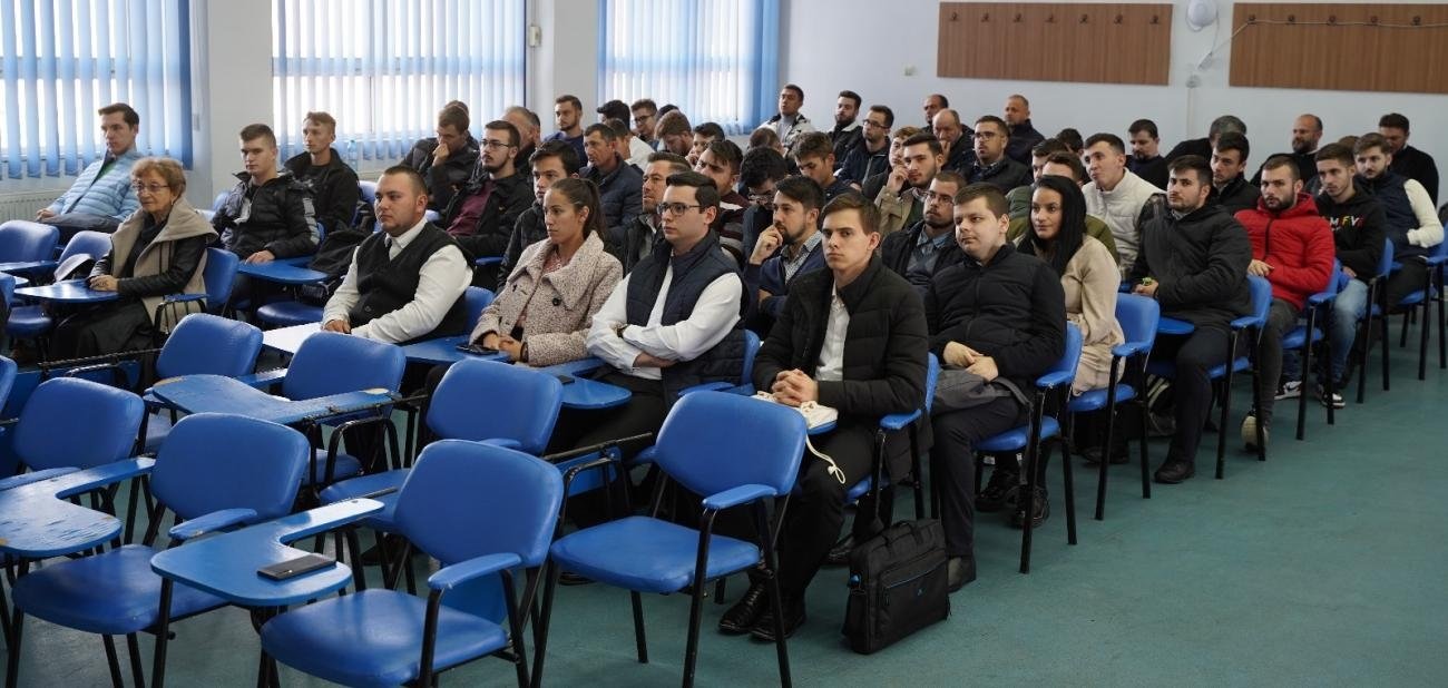 Noul manual de Istorie bisericească universală a fost lansat la Alba Iulia 272937