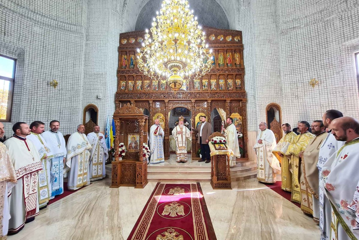 Sfântul Apostol şi Evanghelist Luca prăznuit la Mănăstirea Dobric  272930