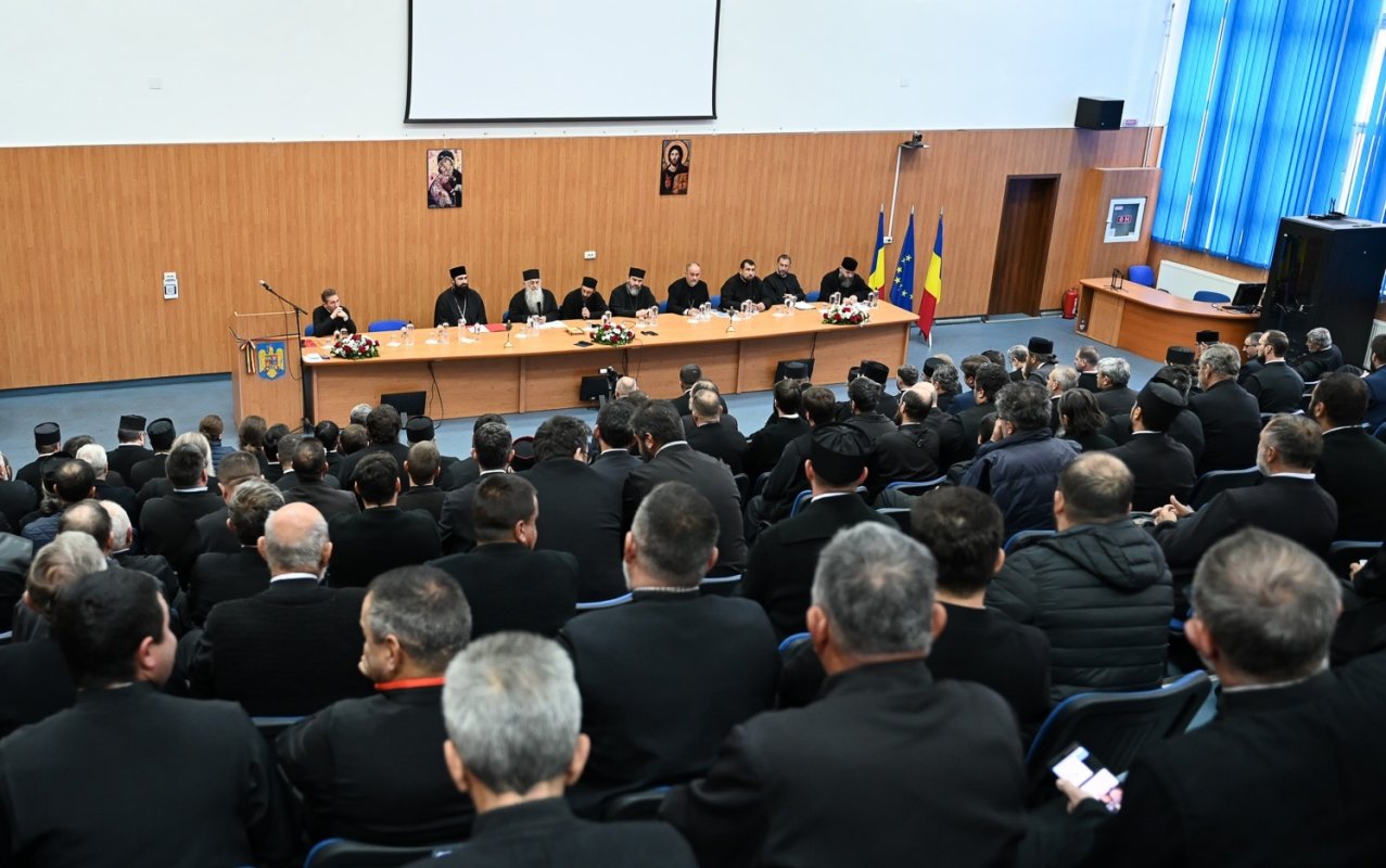 Conferințe susţinute de arhimandritul Zaharia Zaharou în Episcopia Devei şi Hunedoarei 273062