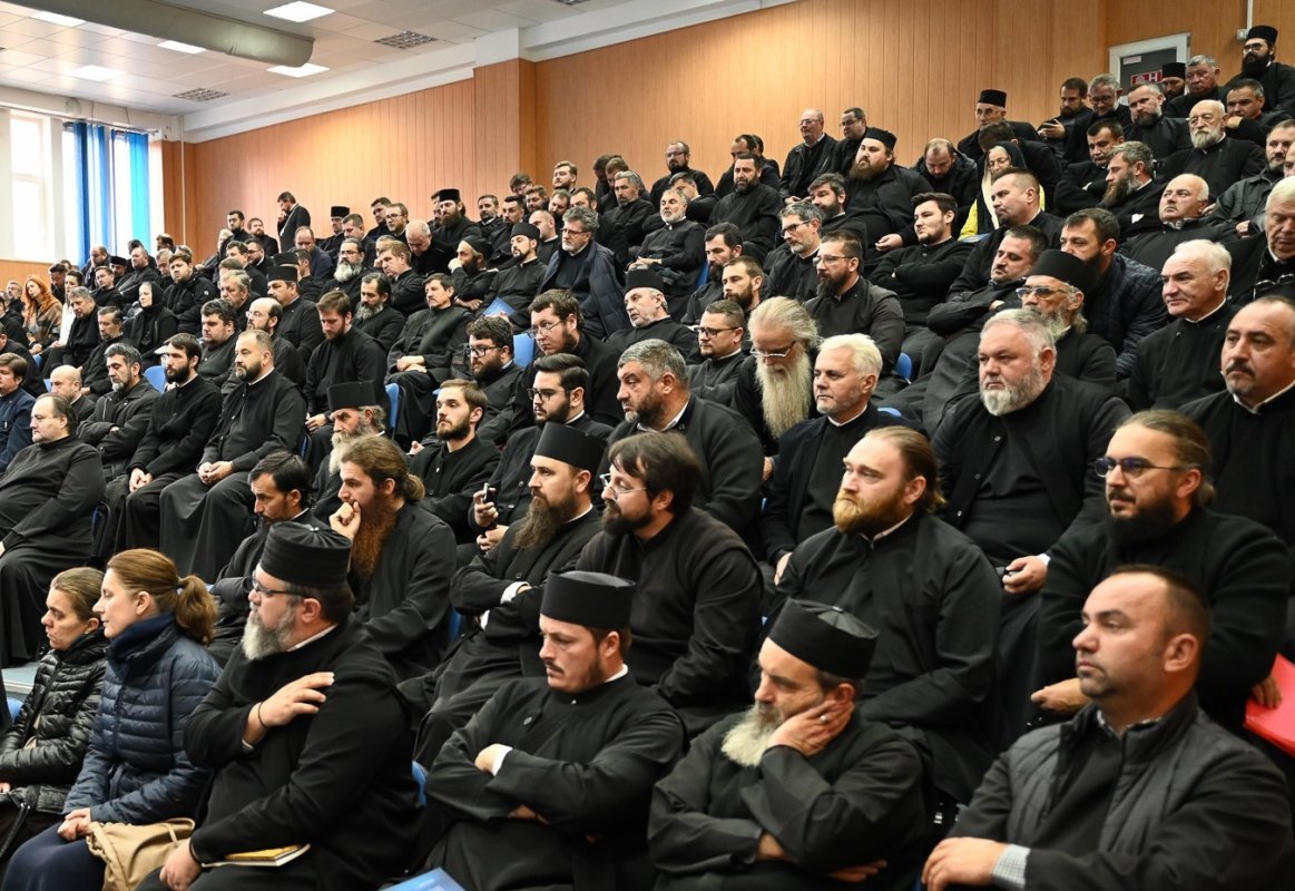 Conferințe susţinute de arhimandritul Zaharia Zaharou în Episcopia Devei şi Hunedoarei 273063