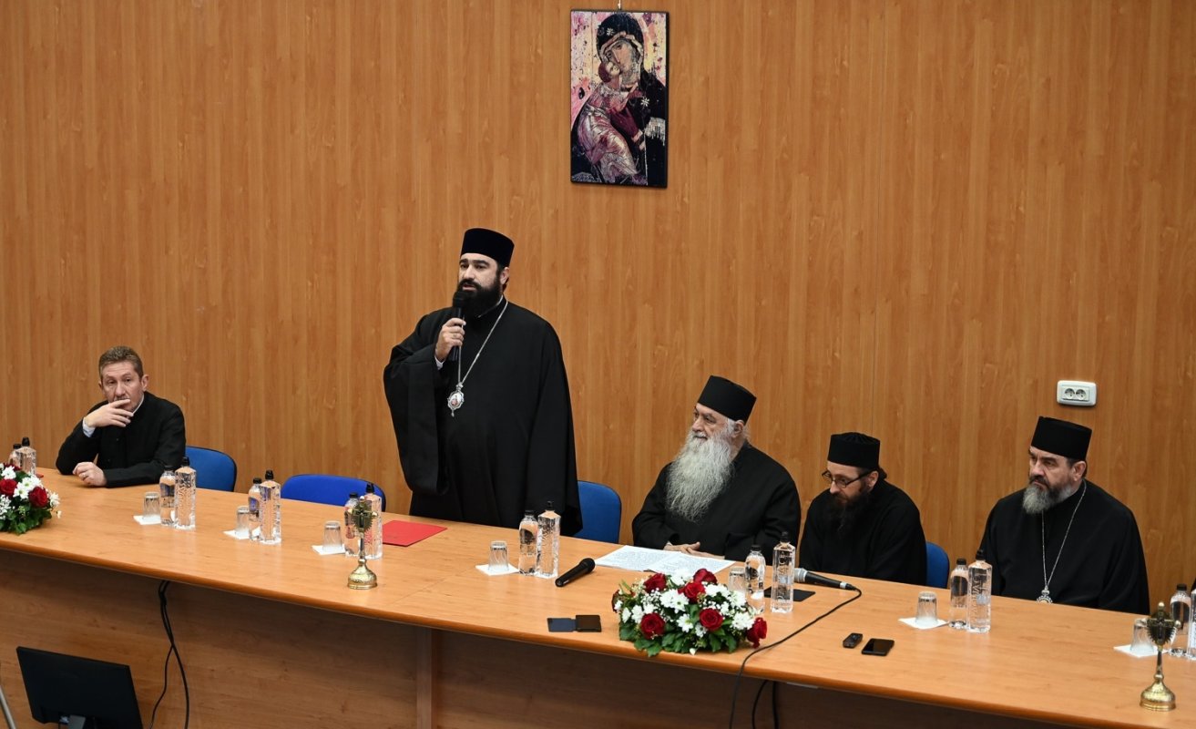 Conferințe susţinute de arhimandritul Zaharia Zaharou în Episcopia Devei şi Hunedoarei 273064