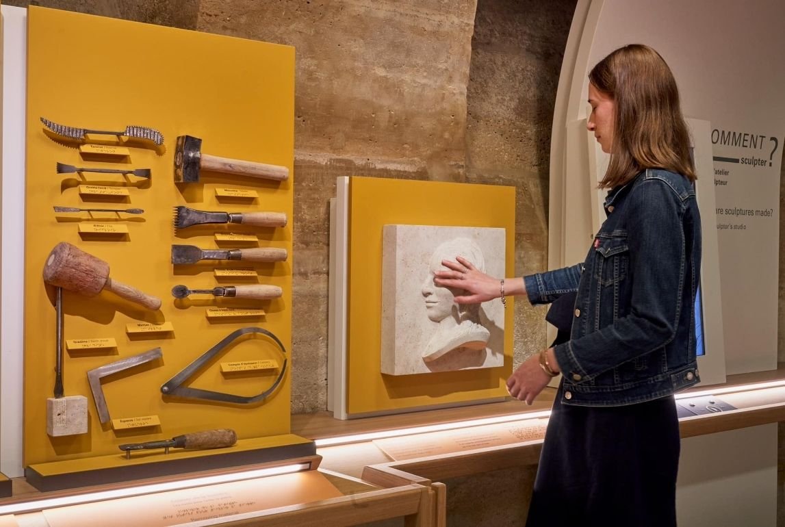 Sculpturi vizitate „tactil” la Luvru 273043