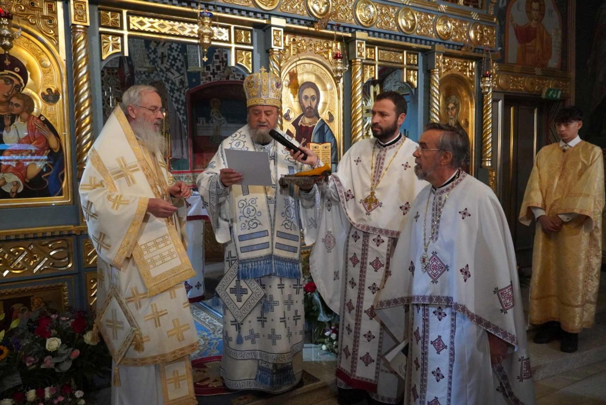 Liturghie arhierească în Biserica „Învierea Domnului” din Viena 273357