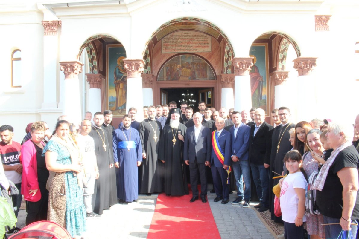 Mitropolitul Olteniei la o biserică din județul Dolj 273391