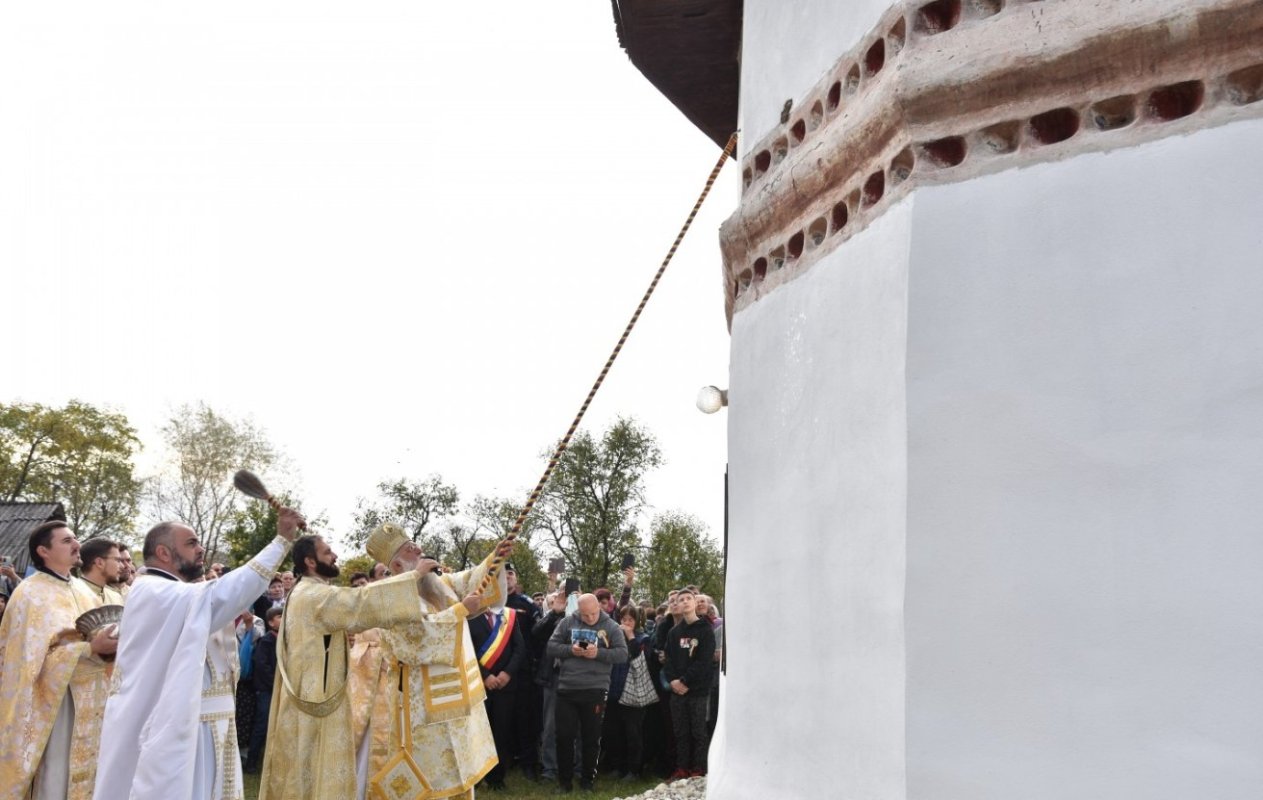 Înnoire la biserica Parohiei Pojogi din județul Vâlcea 273545