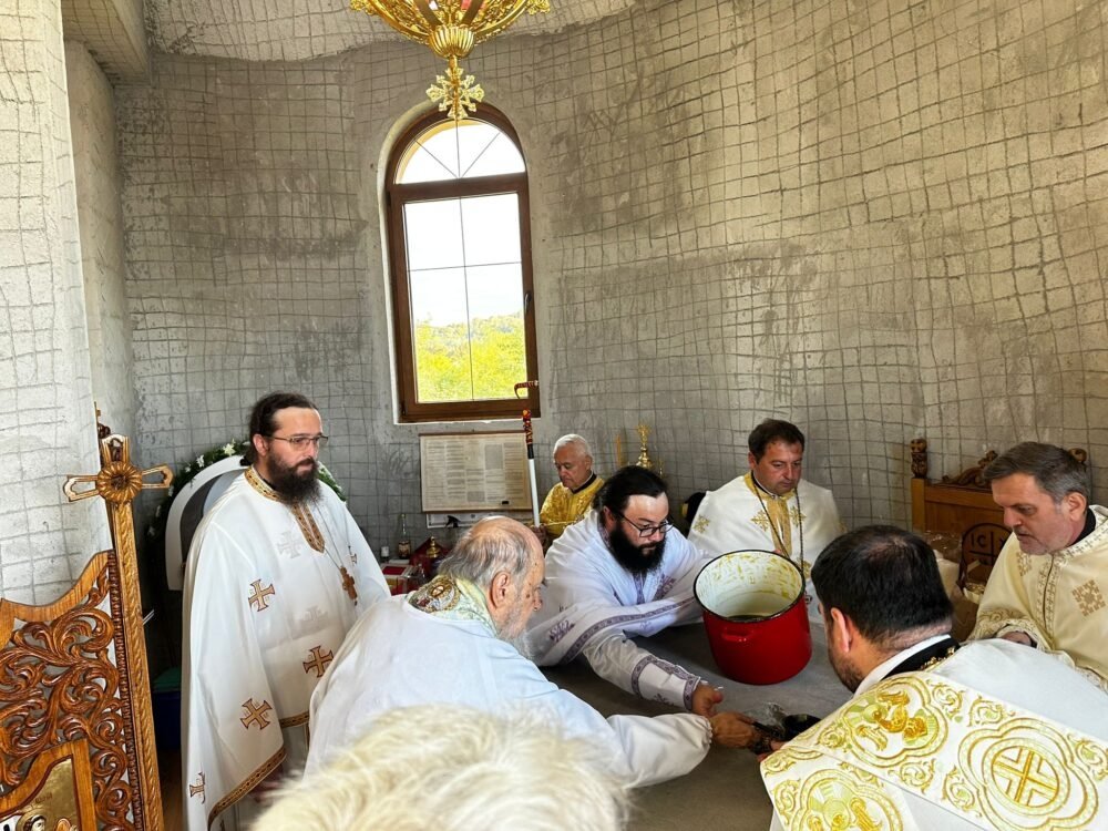 O nouă biserică sfințită în județul Arad 273521