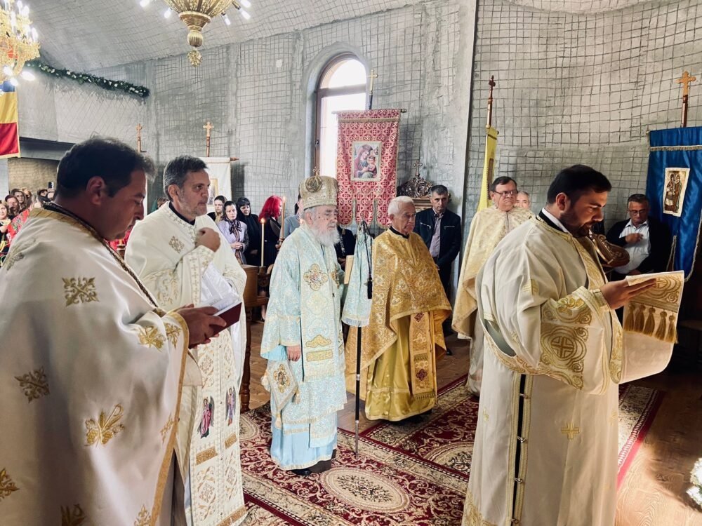 O nouă biserică sfințită în județul Arad 273522
