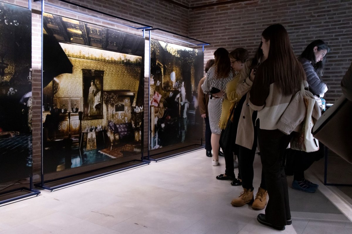 Reflexii ale reginei Maria în Palatul Cotroceni 273493