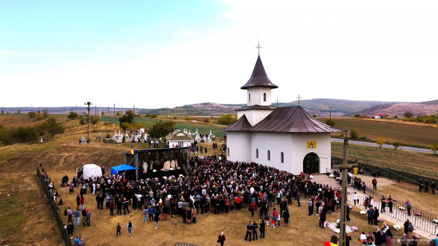 Veșmânt de har pentru biserica din Satu Nou, Vaslui 273531