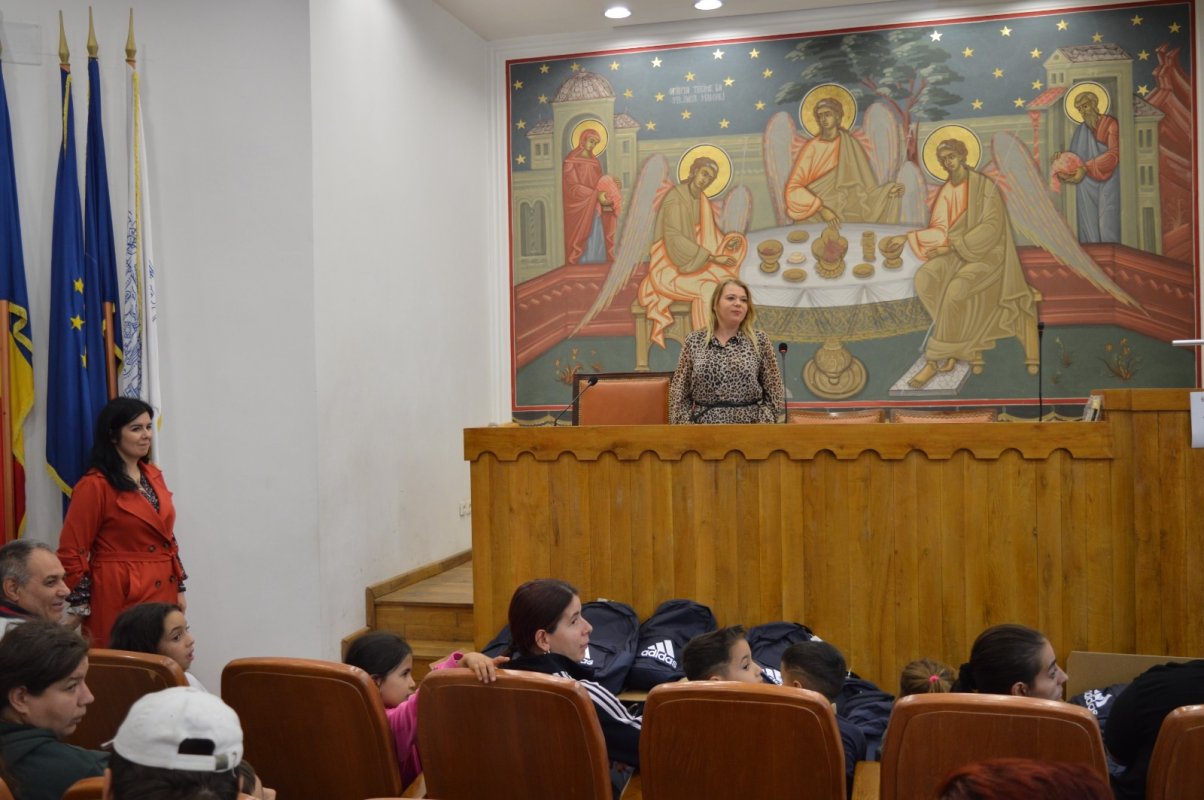 Proiect social destinat elevilor defavorizați din sectorul 3 al Capitalei 273936