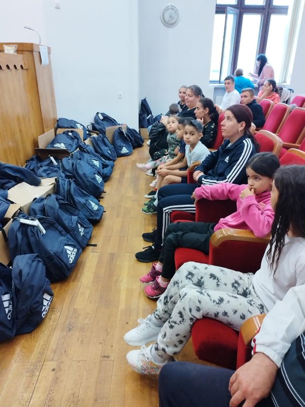 Proiect social destinat elevilor defavorizați din sectorul 3 al Capitalei 273937