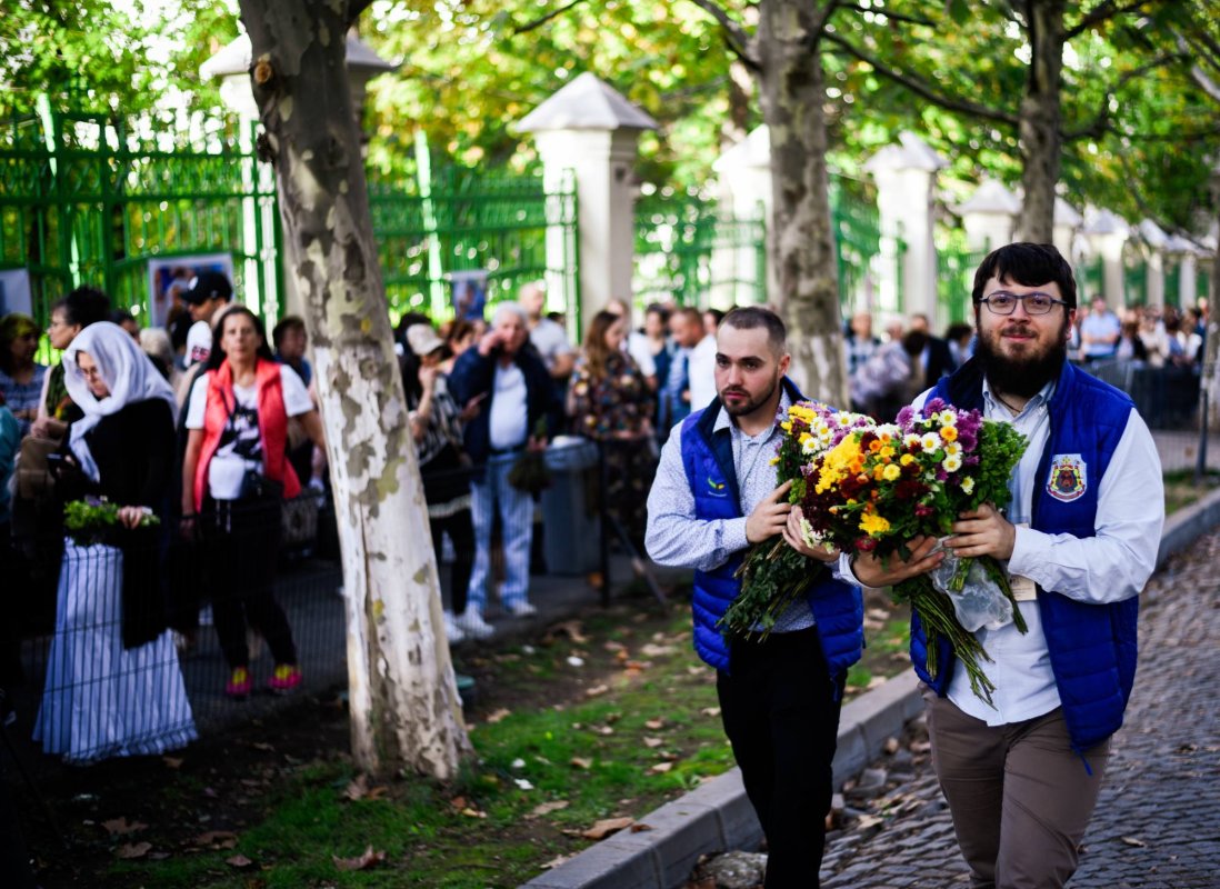 Clerici și voluntari alături de pelerinii veniți pe Colina Patriarhiei  274199