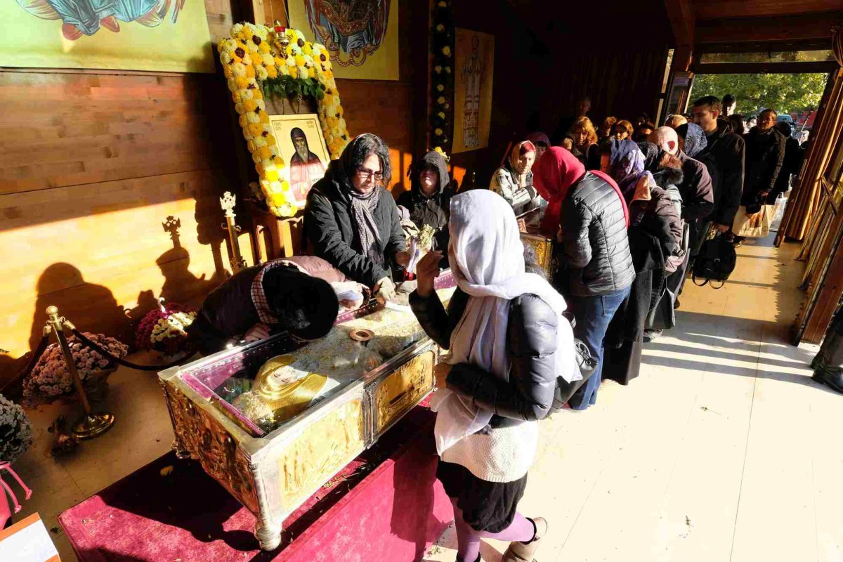 „Sfinții fac cinste de ziua lor, întind masa duhovnicească” 273199