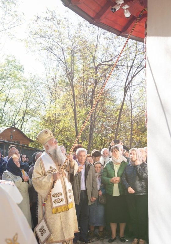 Consacrarea unei biserici vâlcene Sfântului Ignatie Teoforul 274905