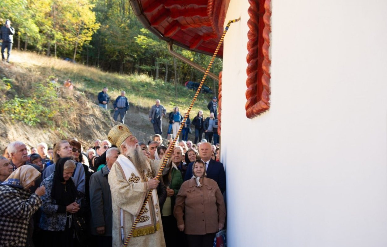 Consacrarea unei biserici vâlcene Sfântului Ignatie Teoforul 274907