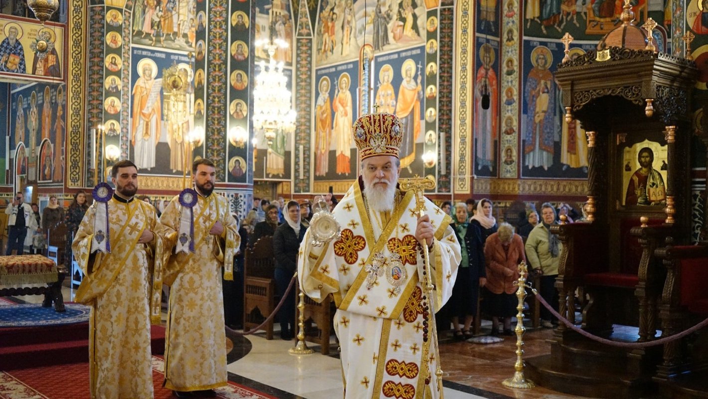 Slujire arhierească la Catedrala Episcopala din Slobozia 274865