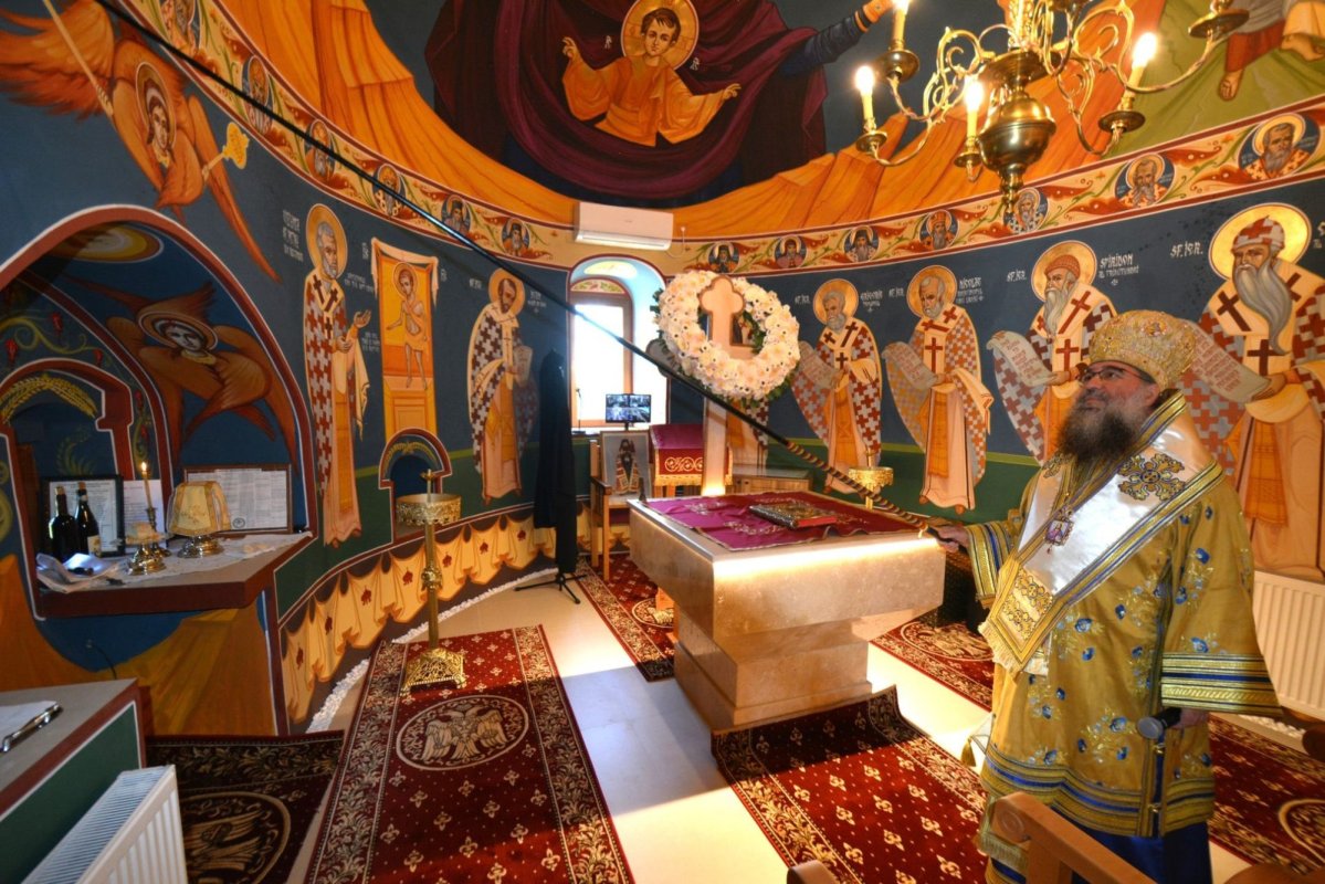 Vizită arhierească într-o parohie din județul Olt  274897