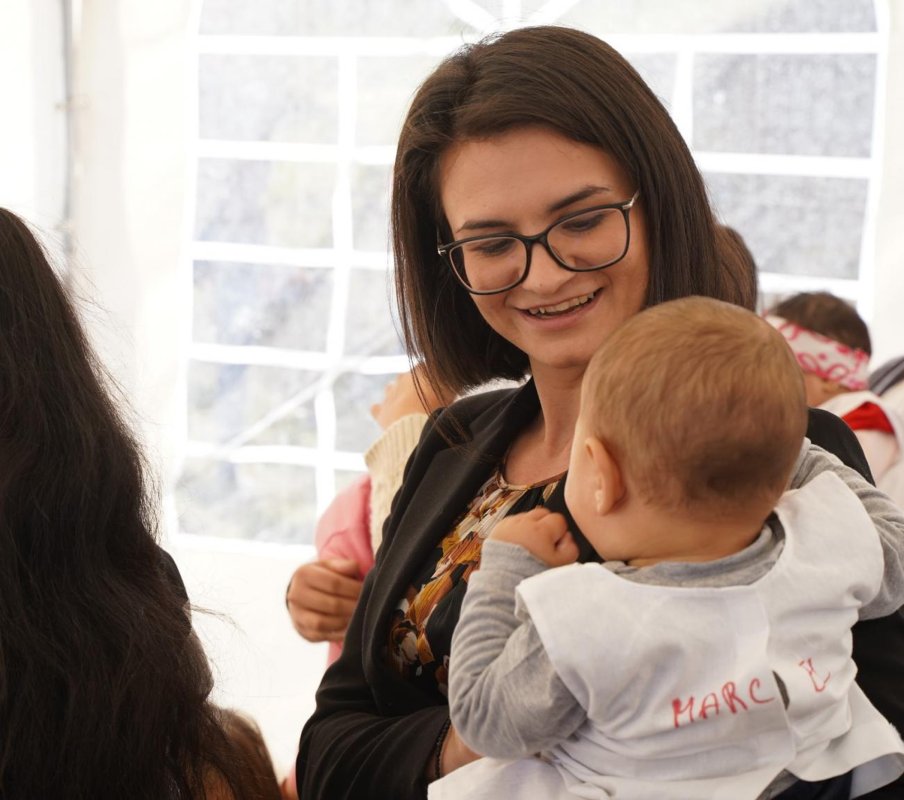 60 de persoane botezate de Arhiepiscopul Alba Iuliei în localitatea Tonciu 275169