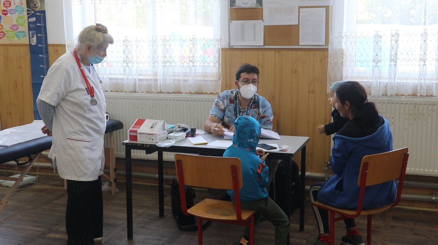 Consultații medicale gratuite pentru locuitorii unui sat prahovean 275176