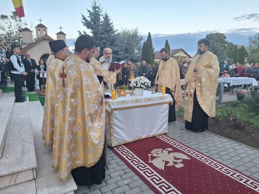 Noi clopote la biserica parohiei Platoul Romanilor din Alba Iulia 275354