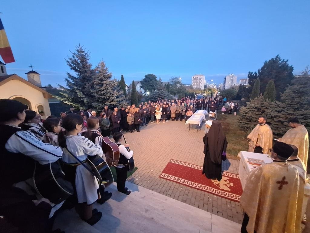 Noi clopote la biserica parohiei Platoul Romanilor din Alba Iulia 275355