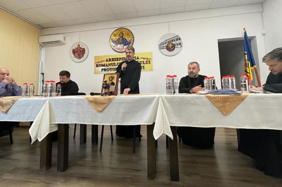 Ședință cu preoții la Protoieria Onești 275409
