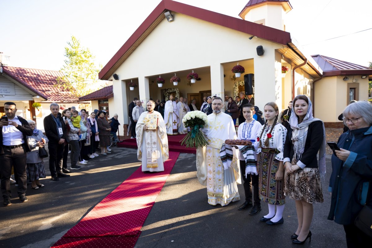 Raclă nouă pentru moaștele Sfântului Gheorghe la o parohie din Capitală  275443