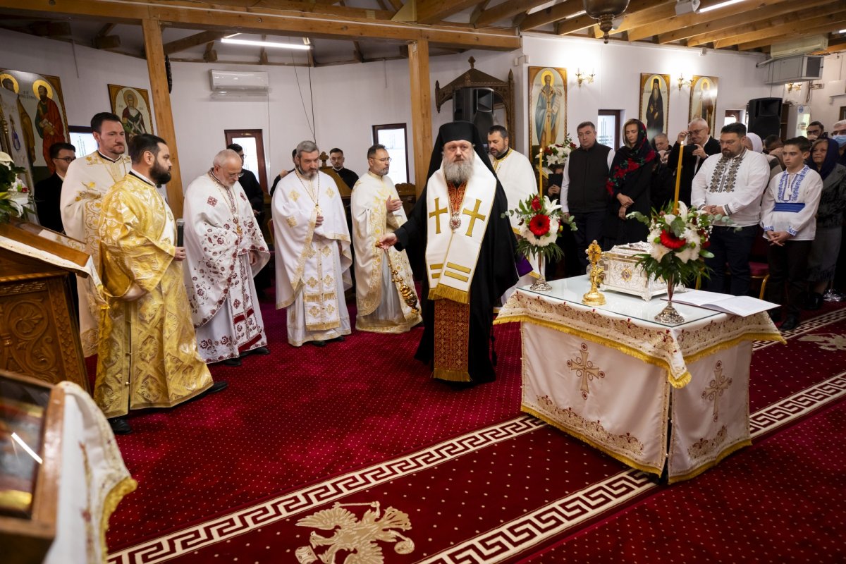 Raclă nouă pentru moaștele Sfântului Gheorghe la o parohie din Capitală  275446