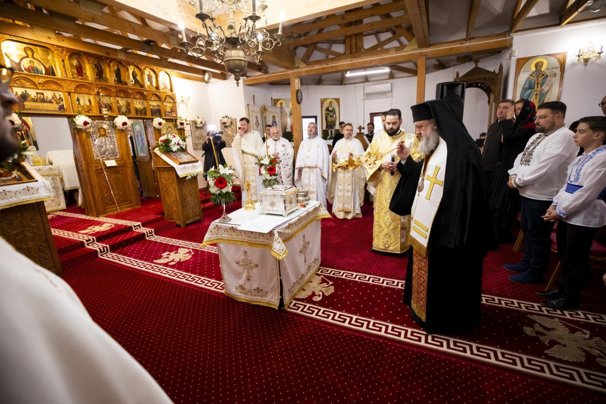 Raclă nouă pentru moaștele Sfântului Gheorghe la o parohie din Capitală  275448