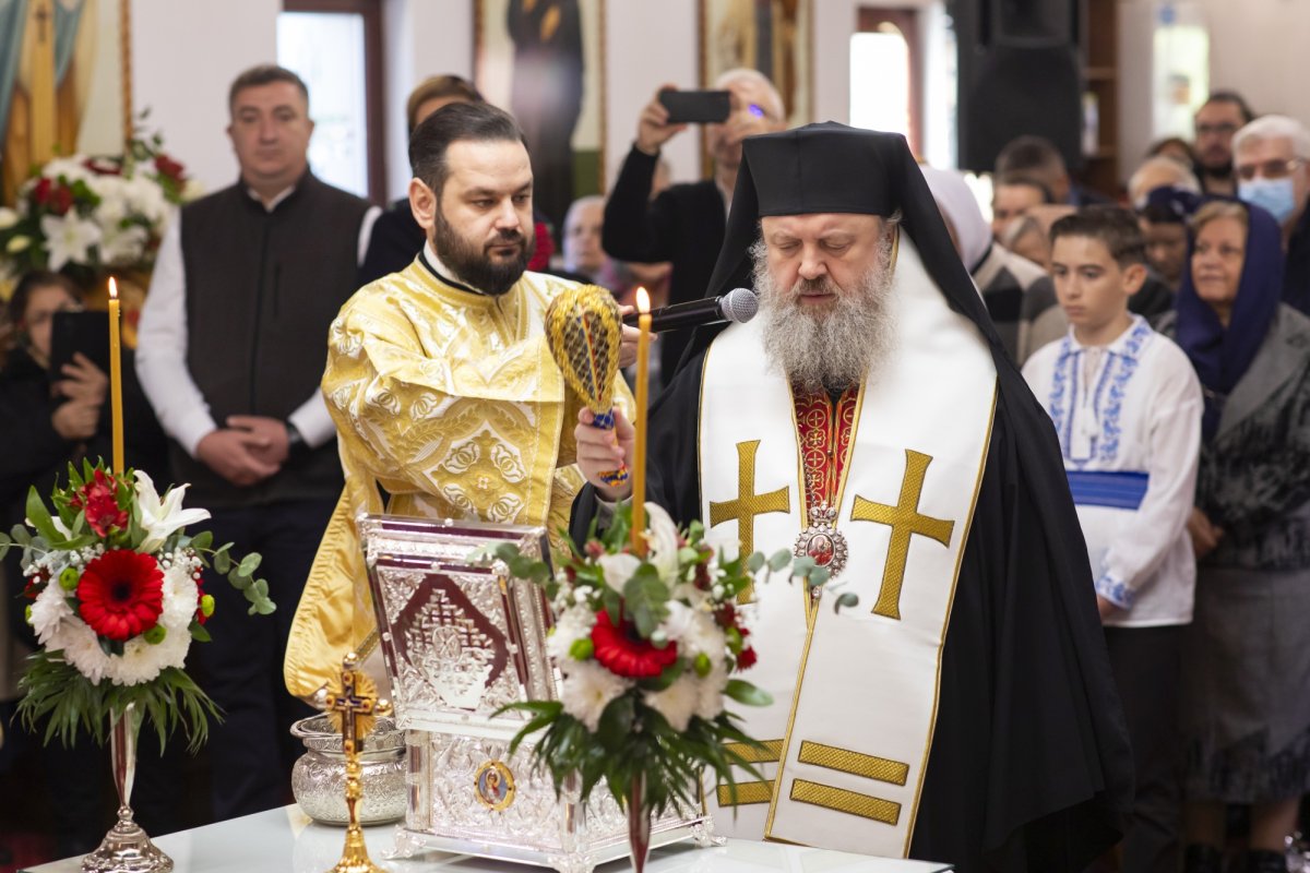 Raclă nouă pentru moaștele Sfântului Gheorghe la o parohie din Capitală  275452